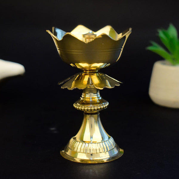 3.5–4 Inch Kamal Stand Brass Diya – Elegant Brass Oil Lamp
